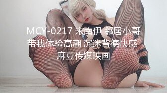 颜值不错的小少妇就是骚，带血上阵跟狼友深夜撩骚，大姨妈初期血量很大，纸巾都打湿了，揉奶自慰表情好骚啊[