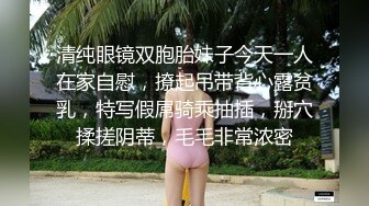 【极品稀缺厕拍】时尚平面模特入镜身材腿型都很棒 美女上完厕所起身擦逼逼的样子很性感  (2)