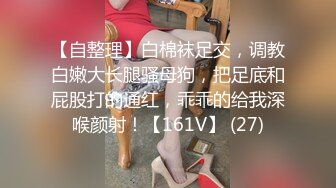 00后短发萝莉嫩妹被两大汉随意玩弄，边口边后入振动棒摩擦，骑乘假屌口交花样非常多，娇小身材上位扭动小腰