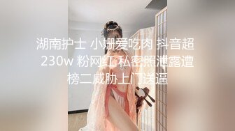 黑丝眼镜反差婊 看外表斯斯文文很像个老师 操起逼来一点也不斯文 最后深喉操嘴口爆了