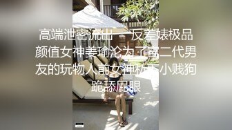 十月最新魔手外购精品厕拍《顶级颜值》美女呕吐大号牛仔裤美女嘘嘘完把两根手指头深深插进了喉咙里抠