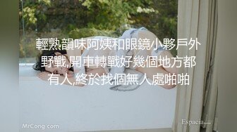 漂亮美女 牛仔裤开破洞 撅着屁屁被大鸡吧无套爆菊花 这么粉嫩的无毛鲍鱼都操腻了 内射