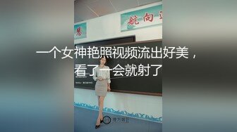 國內牛人潛入某廣告公司寫字樓女廁偷拍紅衣美女出來捂著臉難道發現被拍了