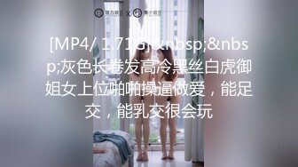 《究极核弹✅绝版》顶级绿帽奴伺候老婆与单男做爱【绿帽春哥】私拍，看着老婆被别人肏他打飞机与老婆一起吃单男鸡巴 (2)