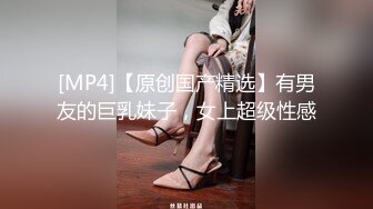 极品少妇儿子在家还偷偷的跟狼友发骚，揉着奶子玩着逼儿子突然推门进来，快他么吓死她了，把儿子赶走接着嗨