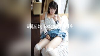 熟女看直播自拍勾引我，留言她会仔细看