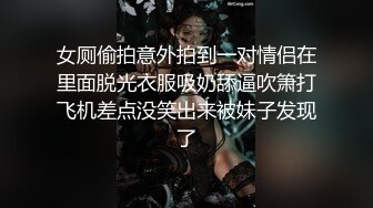 乖宝宝早上一脸睡意，吃棒棒糖，伺候小胡子男友，口活细致