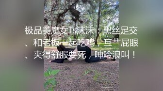 互抠粉穴，爽的吐舌头，纯欲满满，极度诱惑