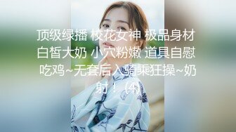 漂亮眼镜短发呆萌妹妞，刚播不久白嫩美乳，说话文静全裸诱惑，翘起美臀对着镜头，掰开多毛小穴，骚逼还挺粉嫩