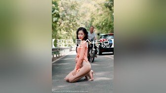 《绿帽娇妻秘新瓜速吃》最近一直在给骚母狗老婆洗脑，她也答应允许我彻底的展示她淫贱的样子 让老婆画着精致的妆容去接待不同的男人