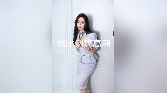 白色连衣裙美女，晚上逛商场，蕾丝性感内内