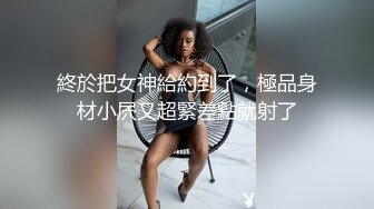 [MP4/1010MB]淫蕩紅發小騷貨！被矮個男爆草！大屌站立磨蹭抽插，妹妹錶情一臉舒服，主動騎乘位深插