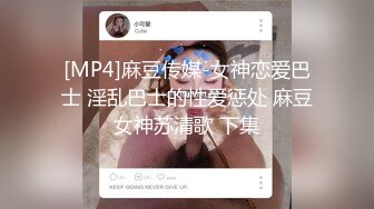 两大叔调教爆艹老婆，绿帽老公在旁边录像！