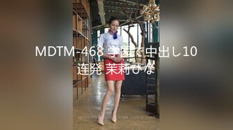 被大鸡巴干爽的无毛逼小妹子全程露脸伺候蒙面大哥啪啪，口交大鸡巴，乖巧听话激情上位插