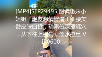 聊很久的美女今天终于约出来了,沙发上舔到她欲死欲仙,拔出大屌无套猛操