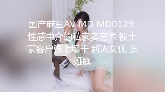 Raya 和我三年半前认识，约会第一年后就一直在拍摄内容！我们喜欢我们的爱情生活17