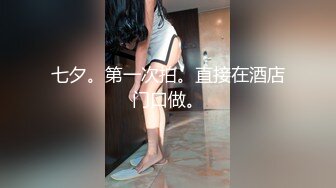 大辫子御姐美少妇全程露脸跟大哥激情啪啪，温柔的舔弄大鸡巴主动上位无套抽插，让大哥站着后入揉着骚奶子内射