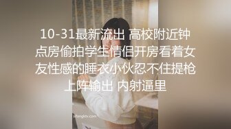 风骚学妹早上起来就开始舔鸡巴伺候小哥哥激情啪啪，全程露脸让小哥舔逼，无套蹭蹭就插进去了，旁边还有指挥