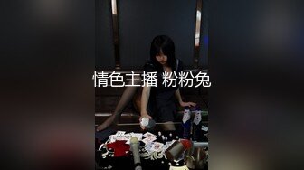 小伙重金刷礼物，约啪到两个美艳少妇