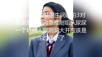 厕拍绿色吊带连衣裙高跟长发美女