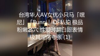 《极品CP✿魔手✿外购》色胆包天大神潜入移动办事大厅女厕独占坑位隔板缝中连续偸拍，各种高跟制服美腿极品丝袜OL方便