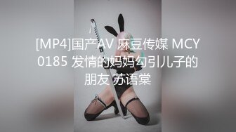 夫妻约人3p,没想到约到,男孩在中间双重享受 上集