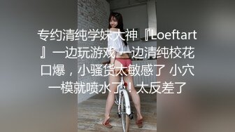 跟满背纹身的嫂子玩个3P，露脸两个鸡巴一起塞嘴里，沙发上的激情前插后入一起把小嫂子送上快乐的巅峰