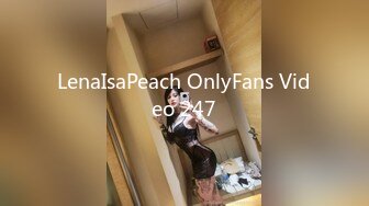 KTV厕所偷拍喝醉的美女趴在马桶上吐 来个捡尸的屌丝男把她内裤脱了想上她