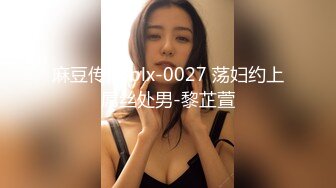 B站很火的舞蹈区双马尾可爱美少女浆果儿麦德龙大卖场里大胆露出