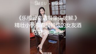 商城尾随碎花裙肥臀短发小骚妹,粉蕾丝内一侧漏毛前面透视黑森林