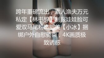 姐姐骑电动车带着妹妹