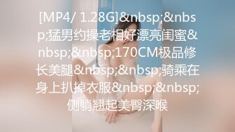 年龄不大丰满身材美乳妹子约炮双人啪啪眼镜蒙上红带子玩弄逼逼1小时暴插很是诱惑不要错过1