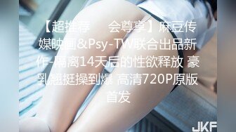 卷发虎牙轻熟女露脸全裸自慰，丰满身材，白虎穴