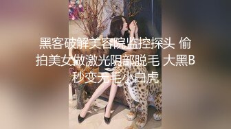 酒店身材一流的漂亮长发美女单挑2猛男,干的正起劲享受兴奋.