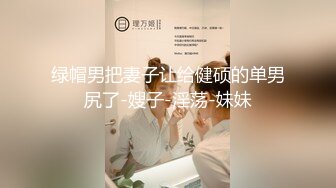 花臂纹身小哥让妹子自己自慰,侧入猛操太大妹子受不了