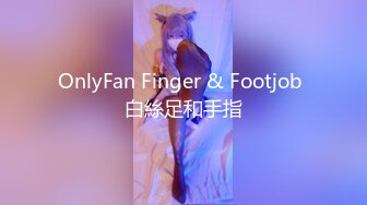 [MP4/ 1.64G] 尤物级女神御姐 真会打扮啊 白皙肉体黑色衣服勾人性福，吊带裹胸往上一扒就舔吸奶子